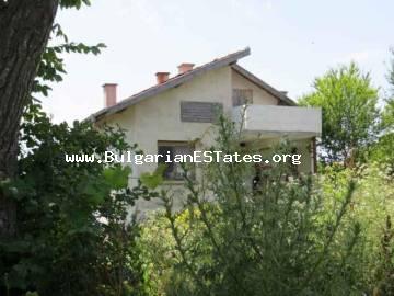 Kaufen Sie ein preiswertes, großes Haus in Bulgarien, 2 km vom Mandra-See und nur 16 km von der Stadt Burgas entfernt !