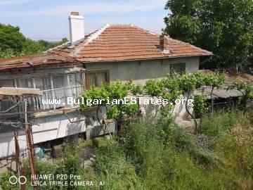 Günstige Immobilie in Bulgarien ! Wir bieten zwei Häuser zum Preis von einem im Dorf Dyulevo zum Verkauf an, 25 km von der Stadt Burgas und dem Meer entfernt !