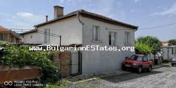 TOP ANGEBOT !!! Günstiges Haus in Bulgarien ! Zweistöckiges renoviertes Haus in der Nähe des Stadtzentrums von Malko Tarnovo, 65 km von der Stadt Burgas entfernt !