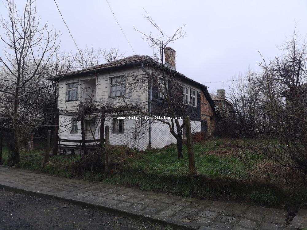 Zum Verkauf ein griechisches Haus im Berg Strandja Planina in Bulgarien, nur 18 km vom Ferienort Tsarevo und dem Schwarzen Meer entfernt !