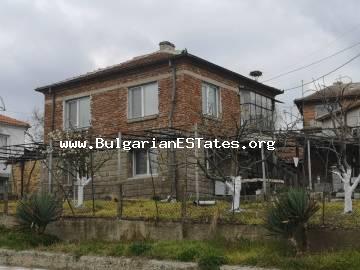Top Angebot !!! Massives Haus in Strandzha Gebirge, im Dorf Yasna Polyana, nur 10 km von Primosko und vom Meer entfernt. Yasna Polyana, Burgas