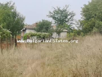 Günstig zum Verkauf ! Altes Haus mit riesigem Garten im Dorf Svetlina in Bulgarien, nur 35 km von der Stadt Burgas entfernt !!! Svetlina, Burgas