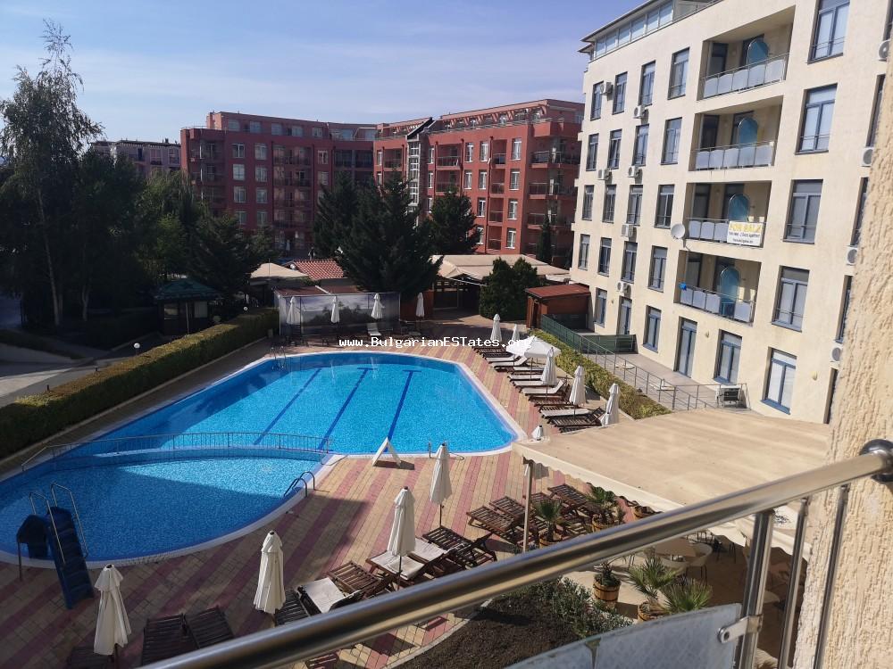 Günstiges großes Studio in „Rainbow Complex“ Sunny Beach in Bulgarien zum Verkauf ! Die Wohnung bietet die Möglichkeit, in einem 2-Zimmer Apartment umgewandelt zu werden, nur 300 Meter vom Strand in Sunny Beach Resort (Sonnenstrand) entfernt !