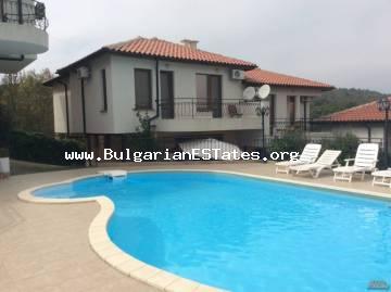 Neues Haus zum Verkauf in Bulgarien, eine Immobilie mit Meerblick, nur 3 km von der Stadt Primorsko und dem Meer entfernt.