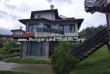 Eine Immobilie zum Verkauf in Bulgarien. Wohnunh mit zwei Schlafzimmern in einem Komplex mit Swimmingpools, Fitness, SPA-Center, nur 2 km vom Sonnenstrand Resort entfernt!