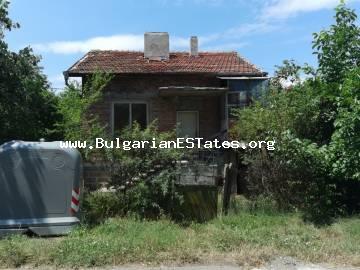 Massives Haus zum Verkauf im Dorf Tvarditsa, nur 7 km von Burgas und dem Meer in Bulgarien entfernt.