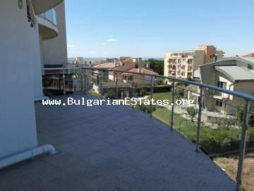 Wohnung am Meer in Bulgarien ! Zum Verkauf steht ein großes Apartment mit drei Schlafzimmern und Meerblick, nur 150 m vom Strand in Sarafovo, Burgas entfernt.