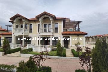 Wir bieten zum Verkauf ein Luxushaus im Komplex "HOUSE GARDEN", in ​​Zone Cholakova-Cheshma, Dorf Kosharitsa, nur 4 km vom Sonnenstrand Resort und dem Meer in Bulgarien entfernt.