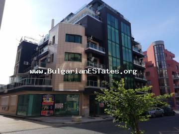 STUDIO ZUM VERKAUF IN BULGARIEN.  Kaufen Sie ein billiges, luxuriös eingerichtetes Studio in einem Luxusgebäude, nur 100 Meter vom Strand und 250m vom Zentrum von Pomorie entfernt.