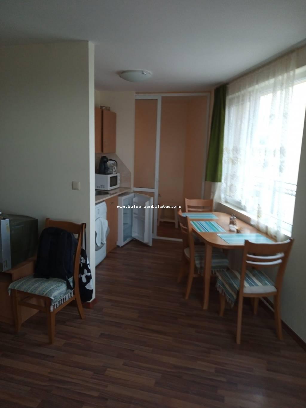 Großes Studio zum Verkauf in Bulgarien, es liegt in einer Anlage mit Swimmingpools und Parkplatz – „Amadeus 19”, Sonnenstrand Resort, 800m vom Strand entfernt.