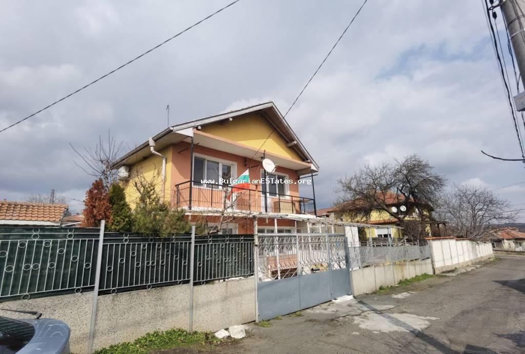 Zweistöckiges Haus zum Verkauf, nur 13 km vom Meer entfernt in Bulgarien!
