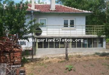 Ein massives Haus zum Verkauf im Dorf Valchanovo, nur 50 km von der Stadt Burgas und dem Meer entfernt!