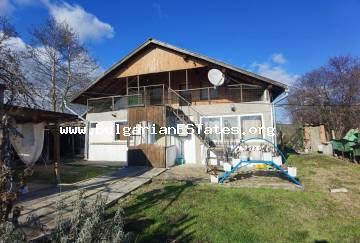 Kaufen Sie ein Haus mit großem Garten im Dorf Polski Izvor, nur 12 km entfernt von der Stadt Burgas und dem Meer, Bulgarien!
