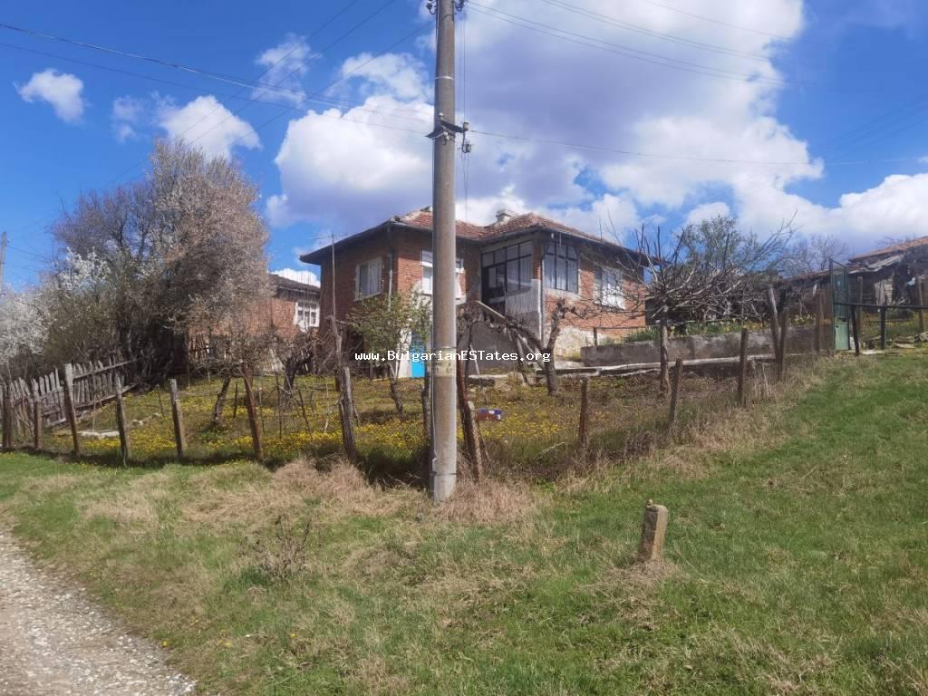 Ein Haus im Herzen des Strandzha-Gebirges, Dorf Kosti, nur 22 km von der Stadt Tsarevo und dem Meer entfernt, Bulgarien.