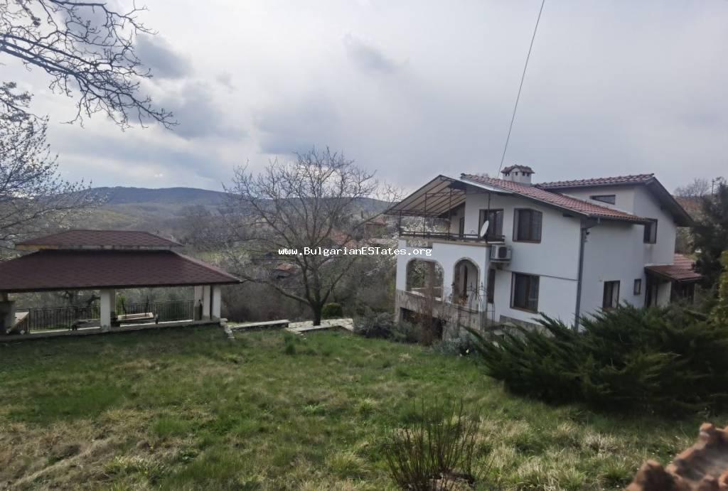 Verkauf eines neuen dreistöckigen Hauses im Dorf Izgrev, nur 4 km von der Stadt Tsarevo und dem Meer entfernt, 70 km von der Stadt Burgas, Strandzha-Gebirge, Bulgarien!