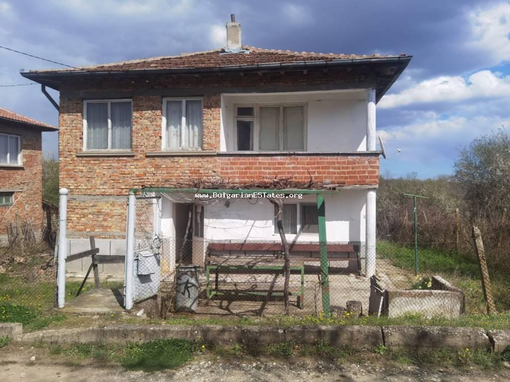 Zweistöckiges Haus zum Verkauf im Dorf Gramatikovo, im Herzen des Strandzha-Gebirges und nur 30 km von der Stadt Tsarevo und dem Meer entfernt, 70 km bis zur Stadt Burgas, Bulgarien!