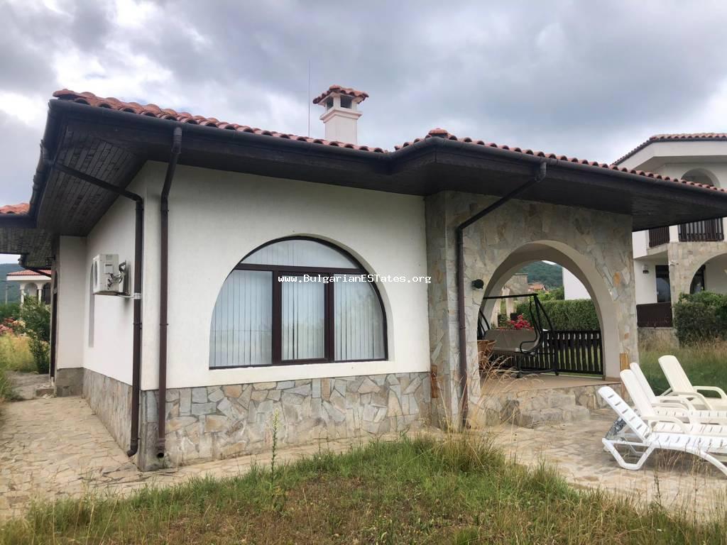 Kaufen Sie ein günstiges Haus im Dorf Kosharitsa, nur 6 km entfernt vom beliebten Ferienort Sunny Beach und dem Meer, 35 km von der Stadt Burgas, Bulgarien.