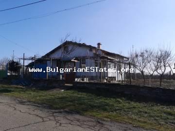 Landhaus in Bulgarien Massives einstöckiges Haus zum Verkauf im Dorf Kubadin, nur 50 km von der Stadt Burgas und dem Meer entfernt.