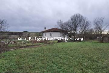 Zum Verkauf ein neues Haus mit großem Garten 1900 qm, im Dorf Polski Izvor, nur 12 km von Burgas entfernt. Kaufen Sie ein Haus in Bulgarien !