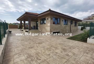 Neues, luxuriöses Haus zum Verkauf im Dorf Marinka, nur 5 km vom Meer entfernt, 15 km von der Stadt Burgas, Bulgarien.