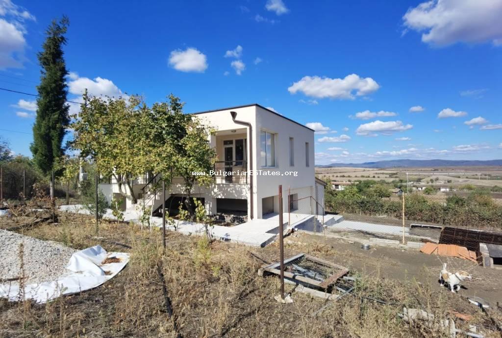 Neues Haus mit Meerblick zum Verkauf im Dorf Alexandrovo, nur 10 km vom Sonnenstrand und dem Meer, 25 km von der Stadt Burgas, Bulgarien.