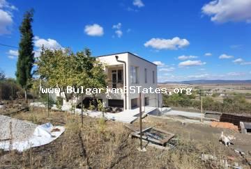 Neues Haus mit Meerblick zum Verkauf im Dorf Alexandrovo, nur 10 km vom Sonnenstrand und dem Meer, 25 km von der Stadt Burgas, Bulgarien.