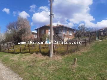 Ein Haus im Herzen des Strandzha-Gebirges, Dorf Kosti, nur 22 km von der Stadt Tsarevo und dem Meer entfernt, Bulgarien.