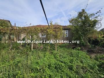 Kaufen Sie ein Haus in Strandzha Planina, Dorf Kosti, nur 22 km von der Stadt Tsarevo und dem Meer entfernt, Bulgarien.