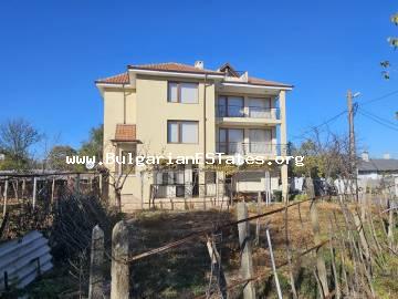 Kaufen Sie ein dreistöckiges Haus imDorf Alexandrovo  nur 10km vom Meer und Sonnenstrand enfernt, Bulgarien!