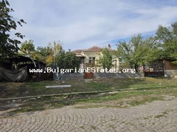 Immobilien zum Verkauf in Bulgarien. Verkauf eines bewohnbaren Hauses mit großem Garten im Dorf Rusokastro, nur 25 km entfernt von der Stadt Burgas und dem Meer! HOUS IN BULGARIEN !!!