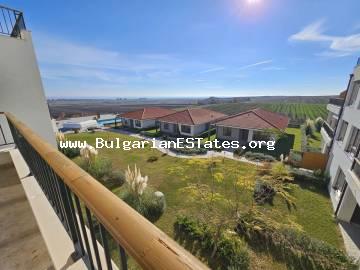 Kaufen Sie ein neues Haus mit drei Schlafzimmern in einem luxuriösen Komplex mit unglaublichem Meerblick, nur 3 km vom Meer und der Stadt Aheloy, 20 km von der Stadt Burgas, 10 km von Sonnenstrand, Bulgarien entfernt!