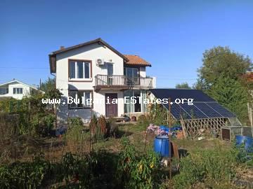 Kaufen Sie ein zweistöckiges renoviertes Haus im Dorf Polsaki Izvor nur 12 km von der Stadt Burgas, Bulgarien entfernt. Immobilien am Meer in Bulgarien zu verkaufen!