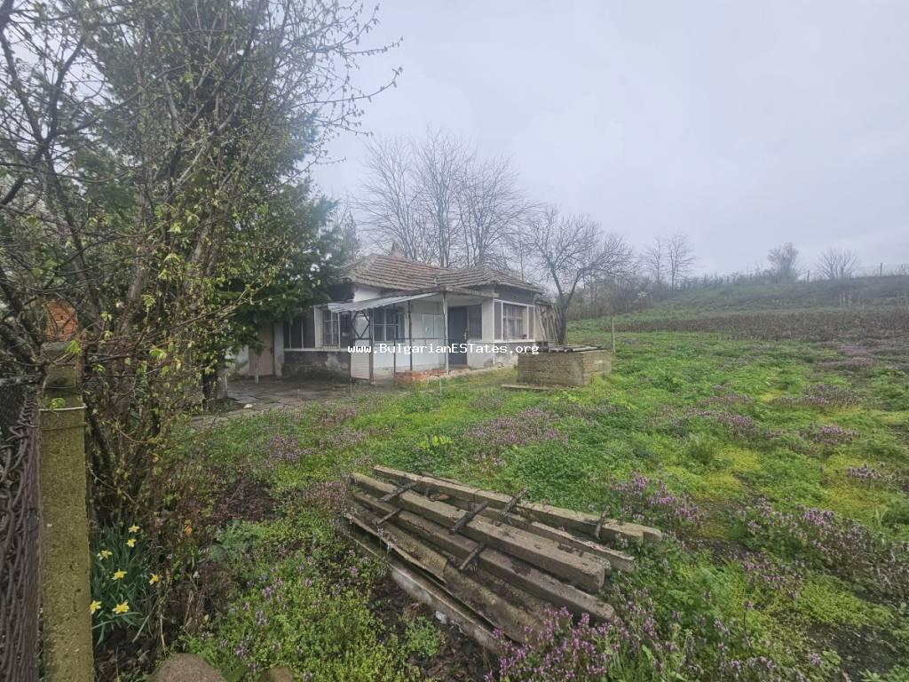 Immobilie zum Verkauf im Dorf Debelt, Bulgarien – nur 15 km von Burgas und dem Meer sowie 10 km von der Stadt Sredets entfernt!!! Großes Grundstück und hervorragendes Entwicklungspotenzial!!!